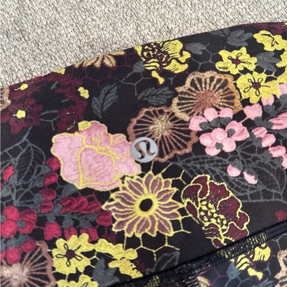 lululemon Leggings Wunder Under Crop Fluorolace multi size 8 - Picture 3 of 6